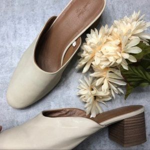 Universal Threads Cream Block Heeled Mules